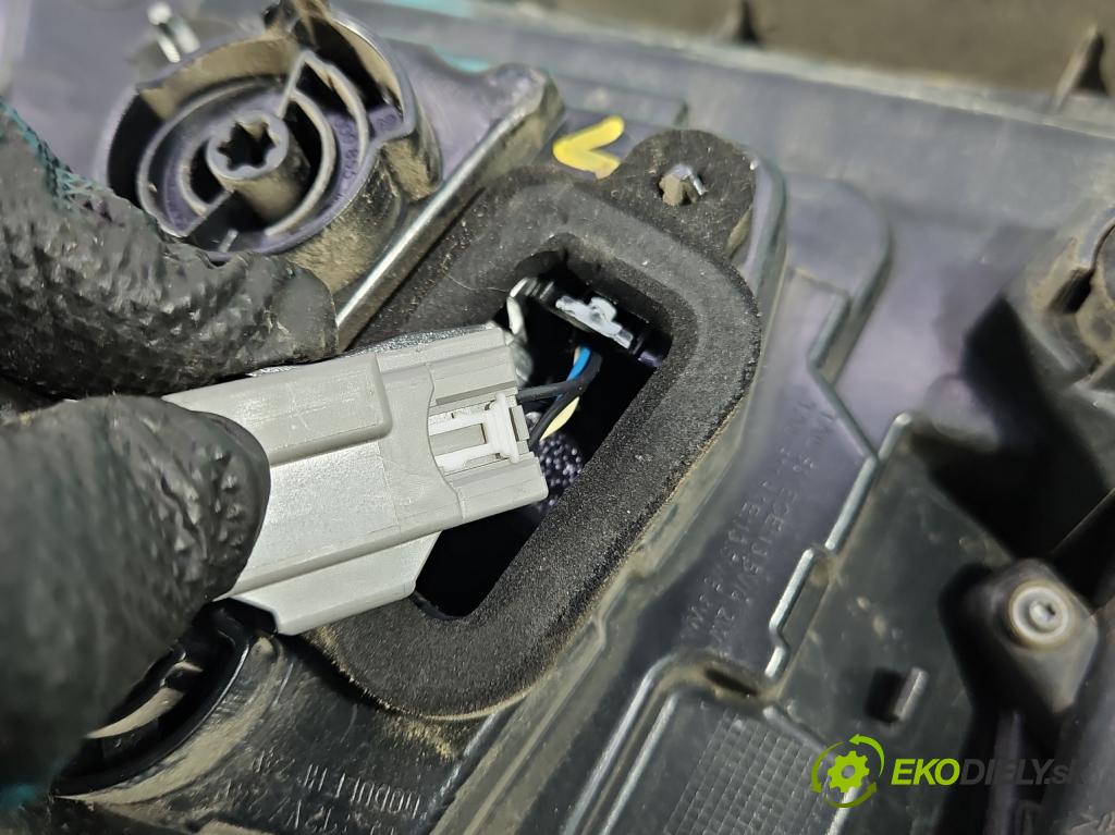 Volvo S90 II 2016- 2.0 T 320KM automatic 235 kW 1969 cm3 4- světlo zadní levé 31371826 (Klika dveří ostatní)