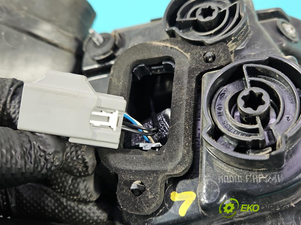 Volvo S90 II 2016- 2.0 T 320KM automatic 235 kW 1969 cm3 4- světlo zadní levé 31371826 (Klika dveří ostatní)