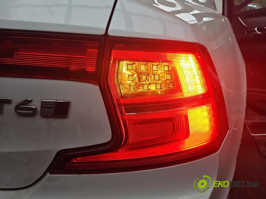 Volvo S90 II 2016- 2.0 T 320KM automatic 235 kW 1969 cm3 4- světlo zadní pravé 31371827 (Klika dveří ostatní)