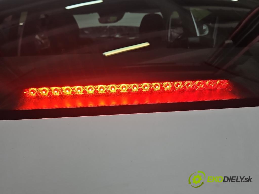 Volvo S90 II 2016- 2.0 T 320KM automatic 235 kW 1969 cm3 4- světlo: stop: 31371838