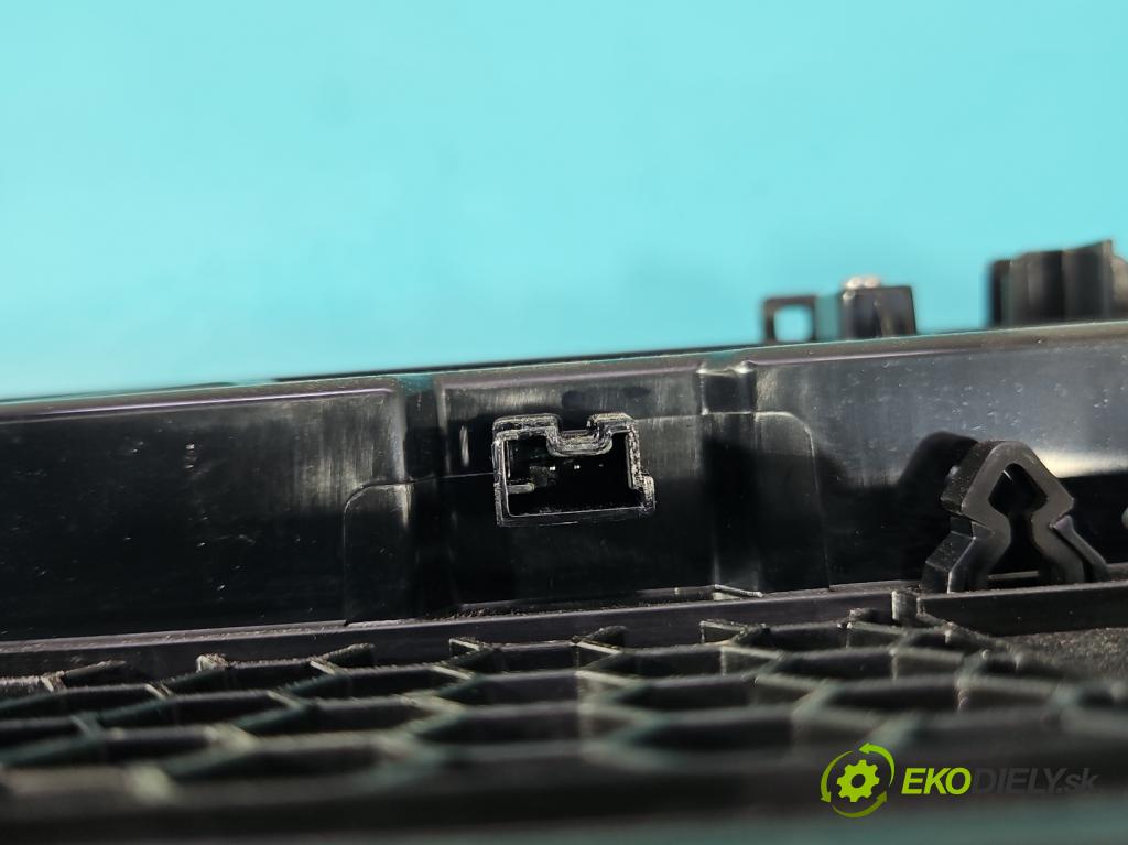 Volvo S90 II 2016- 2.0 T 320KM automatic 235 kW 1969 cm3 4- světlo: stop: 31371838