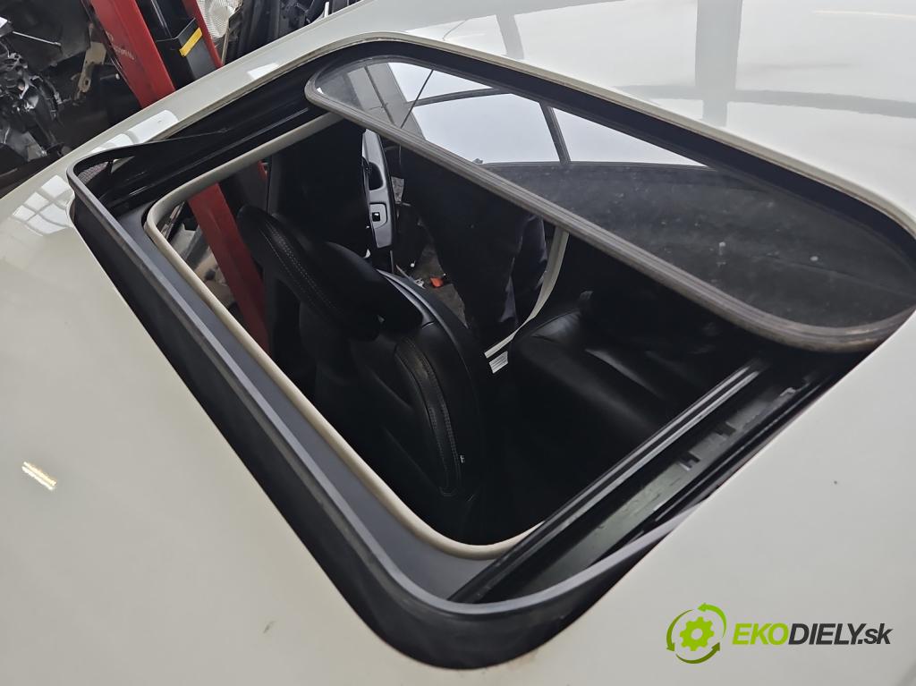 Volvo S90 II 2016- 2.0 T 320KM automatic 235 kW 1969 cm3 4- Střešní okno: 10026452E (Sklo karosérie)