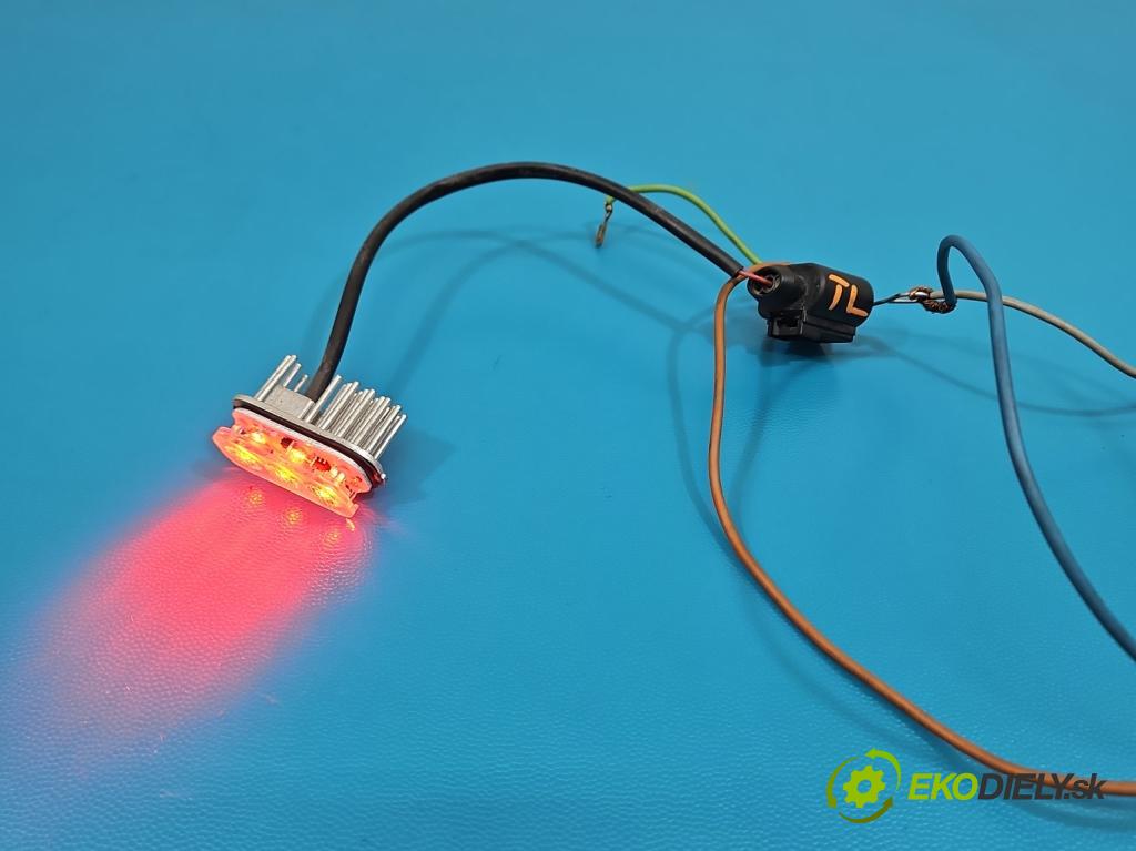 Skoda Kamiq 1.0 TSI 116 hp automatic 85 kW 999 cm3 5- světlo zadní levé nárazníku 575945701CB