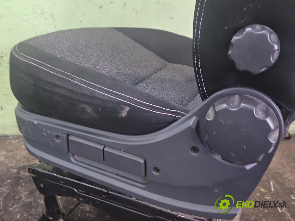 Fiat Ducato IV 2014- 2.3 jtd 131 hp manual 96 kW 2287 cm3 5- Sedadlo levý  (Sedadlo)