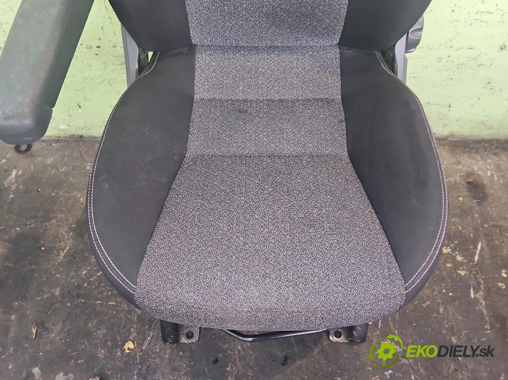 Fiat Ducato IV 2014- 2.3 jtd 131 hp manual 96 kW 2287 cm3 5- Sedadlo levý  (Sedadlo)