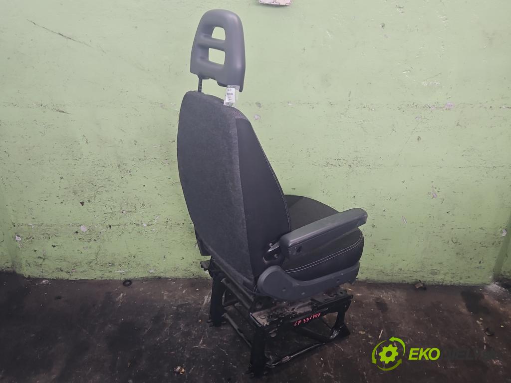 Fiat Ducato IV 2014- 2.3 jtd 131 hp manual 96 kW 2287 cm3 5- Sedadlo levý  (Sedadlo)