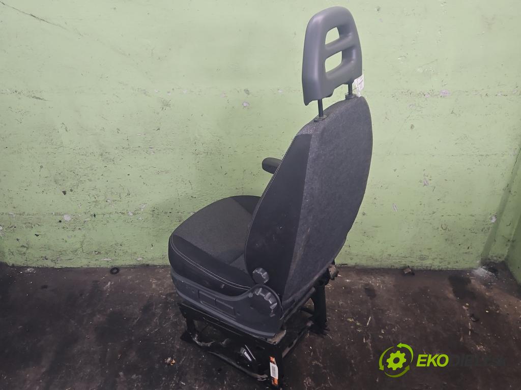 Fiat Ducato IV 2014- 2.3 jtd 131 hp manual 96 kW 2287 cm3 5- Sedadlo levý  (Sedadlo)