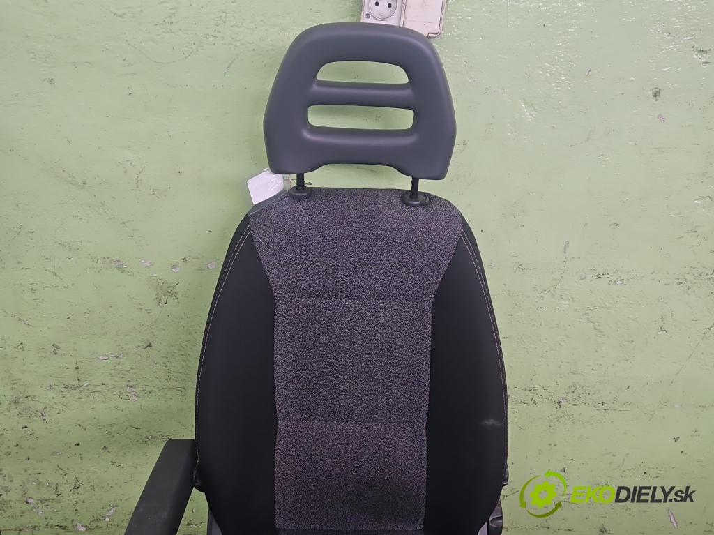 Fiat Ducato IV 2014- 2.3 jtd 131 hp manual 96 kW 2287 cm3 5- Sedadlo levý  (Sedadlo)