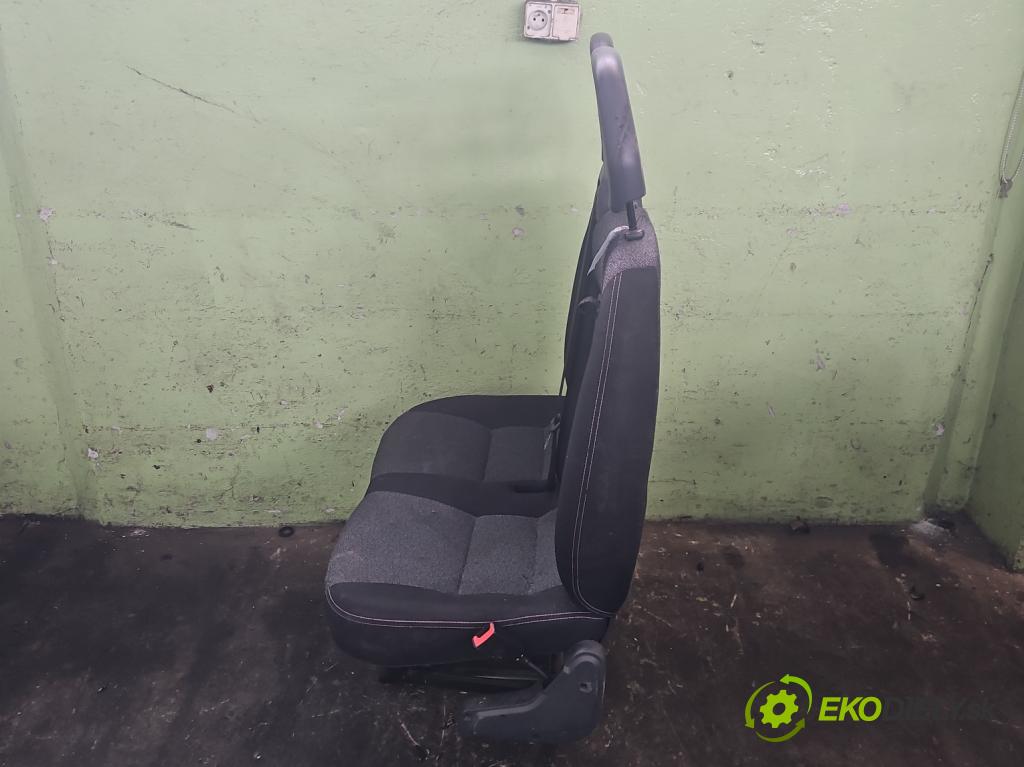 Fiat Ducato IV 2014- 2.3 jtd 131 hp manual 96 kW 2287 cm3 5- Sedadlo pravý  (Sedadlo)