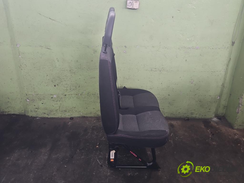 Fiat Ducato IV 2014- 2.3 jtd 131 hp manual 96 kW 2287 cm3 5- Sedadlo pravý  (Sedadlo)