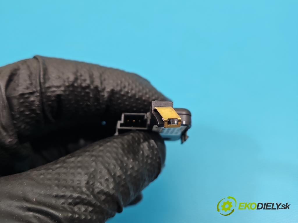 Audi A4 B8 2007-2015 2.0 tdi 136 HP manual 100 kW 1968 cm3 4- snímač kvalita: vzduchu 8K0907658B