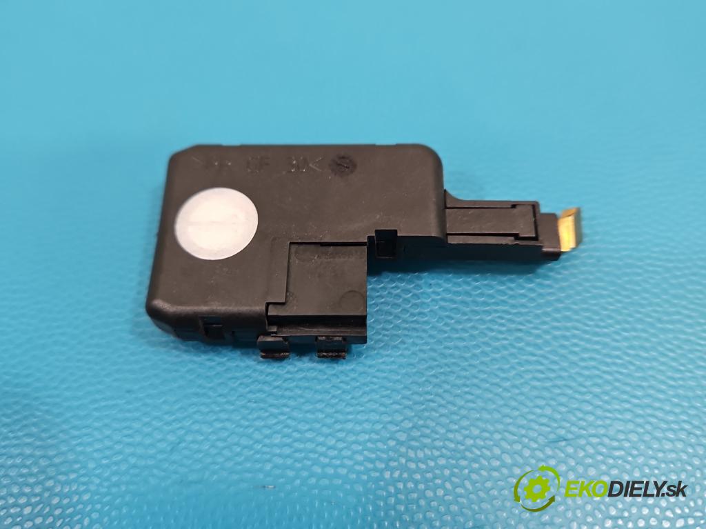 Audi A4 B8 2007-2015 2.0 tdi 136 HP manual 100 kW 1968 cm3 4- snímač kvalita: vzduchu 8K0907658B