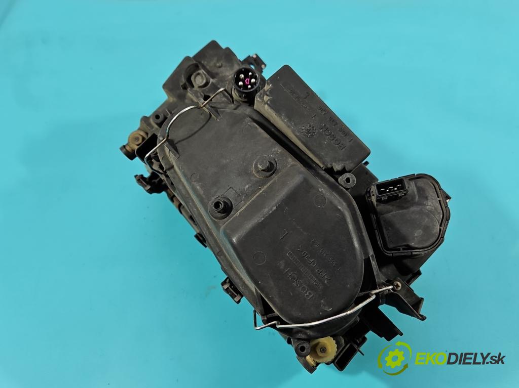 Audi A8 D2 1994-2002 3.7 V8 230 HP automatic 169 kW 3697 cm3 4- Reflektor: ľavý 4D0941003L (Kľučka dverí ostatné)