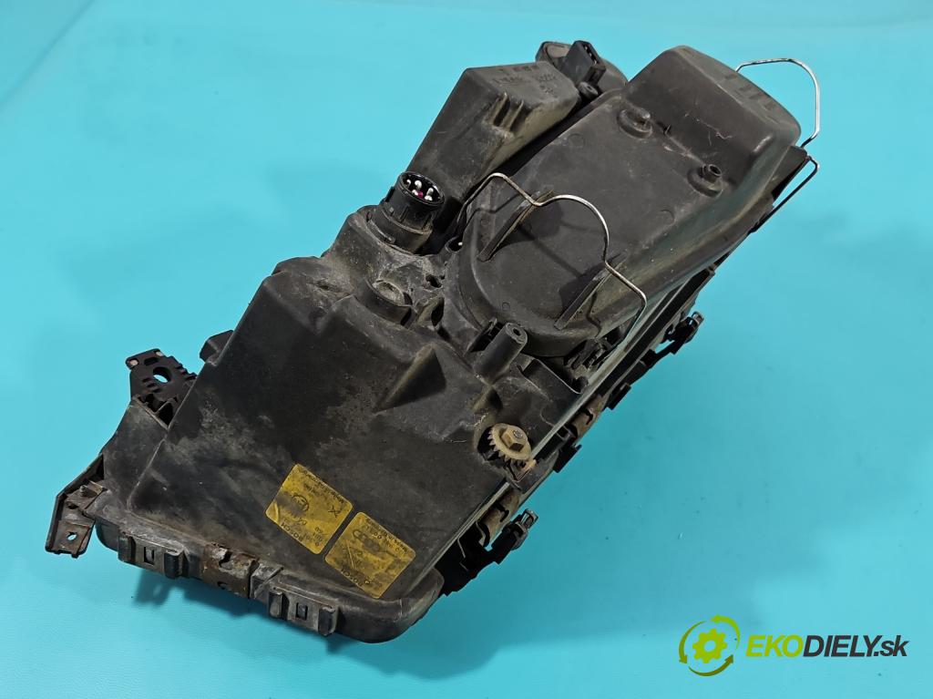 Audi A8 D2 1994-2002 3.7 V8 230 HP automatic 169 kW 3697 cm3 4- Reflektor: ľavý 4D0941003L (Kľučka dverí ostatné)