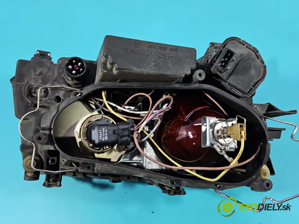 Audi A8 D2 1994-2002 3.7 V8 230 HP automatic 169 kW 3697 cm3 4- Reflektor: ľavý 4D0941003L (Kľučka dverí ostatné)