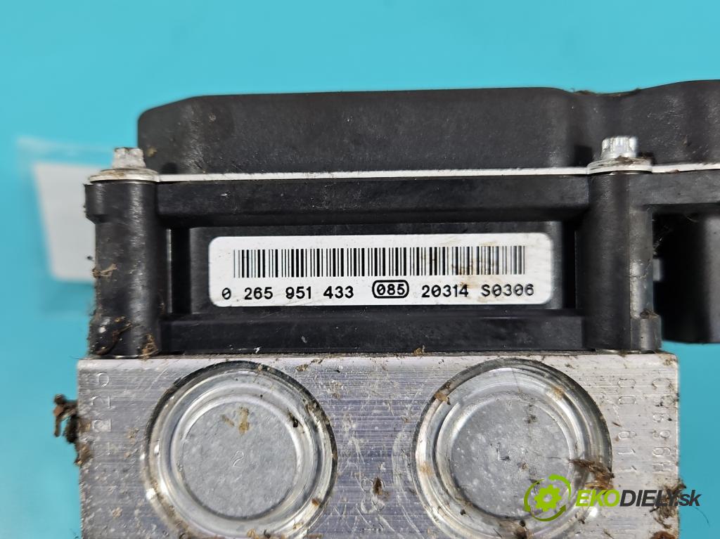 Peugeot 5008 I 2009-2017 1.6 16V 120 HP manual 88 kW 1598 cm3 5- čerpadlo abs 0265230881 (Pumpa ABS)