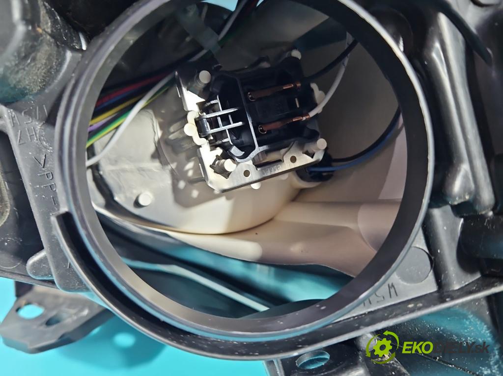 Peugeot 5008 I 2009-2017 1.6 16V 120 HP manual 88 kW 1598 cm3 5- Reflektor: ľavý 9682519180 (Kľučka dverí ostatné)