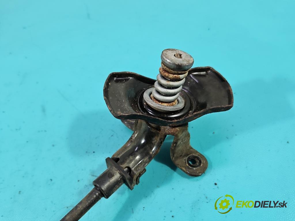 Peugeot 5008 I 2009-2017 1.6 16V 120 HP manual 88 kW 1598 cm3 5- Upevnenie: kolesa ozubeného