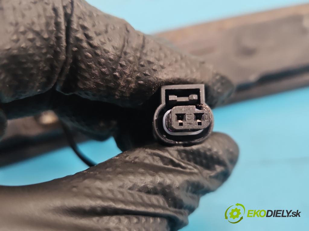 Jaguar XF II X260 2015- 3.0 V6 340KM automatic 250 kW 2995 cm3 4- světlo: GX7313A613