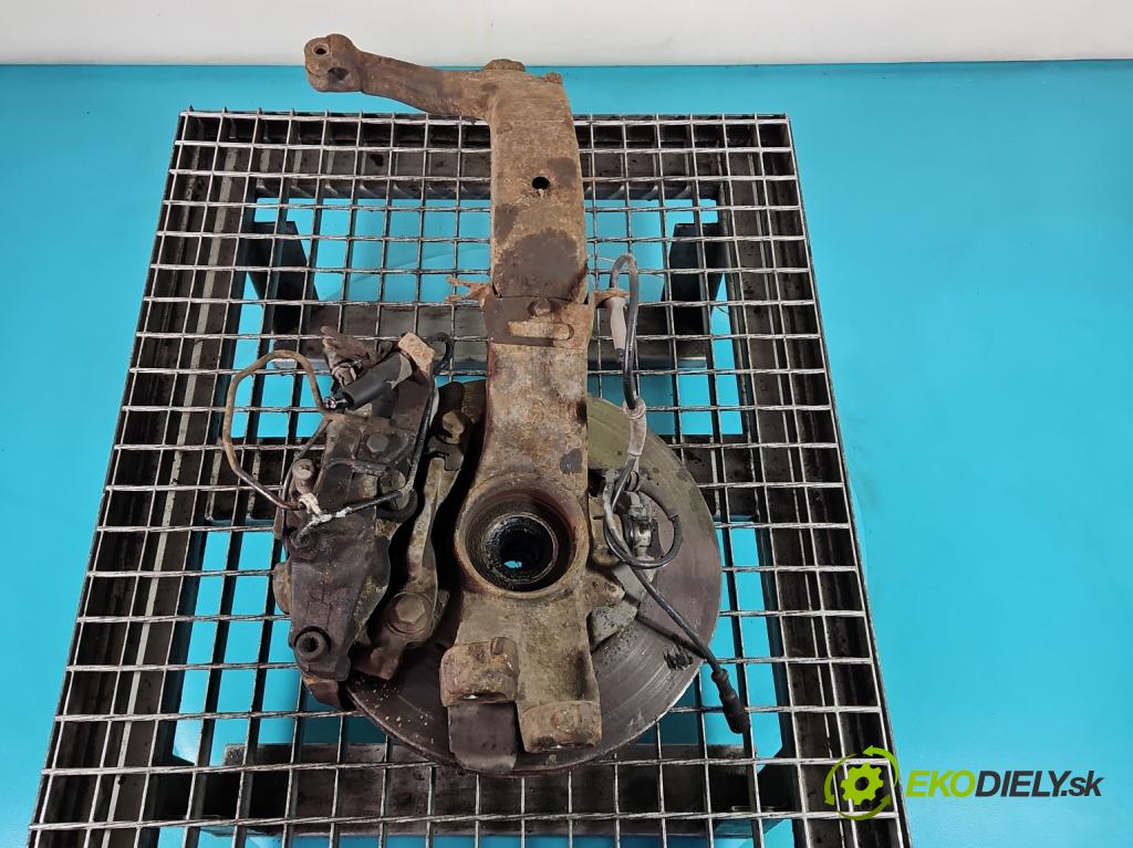 Audi A8 D2 1994-2002 3.7 V8 230 hp automatic 169 kW 3697 cm3 4- náboj levé  (Náboj kola)