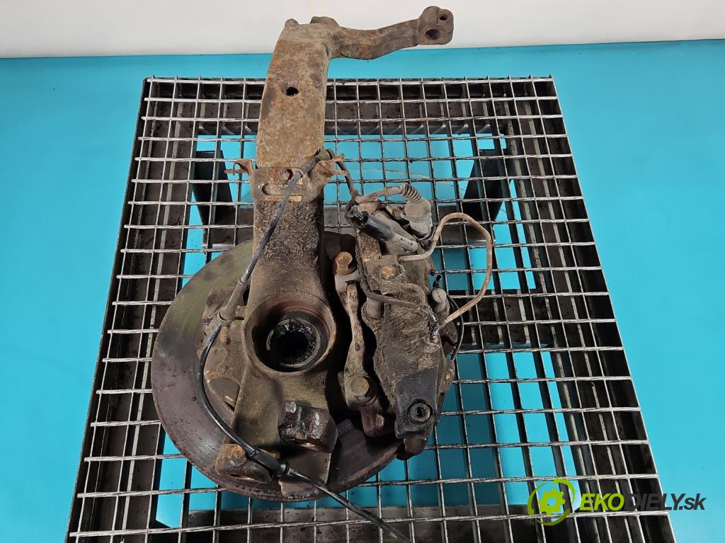 Audi A8 D2 1994-2002 3.7 V8 230 hp automatic 169 kW 3697 cm3 4- náboj pravé  (Náboj kola)