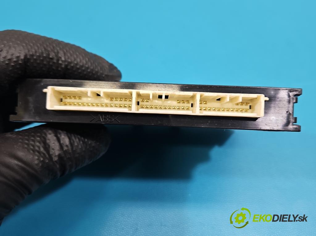 Toyota Auris II 2012-2018 1.8 hybrid 99 HP automatic 73 kW 1798 cm3 5- riadiaca jednotka ostatné 89990-02200