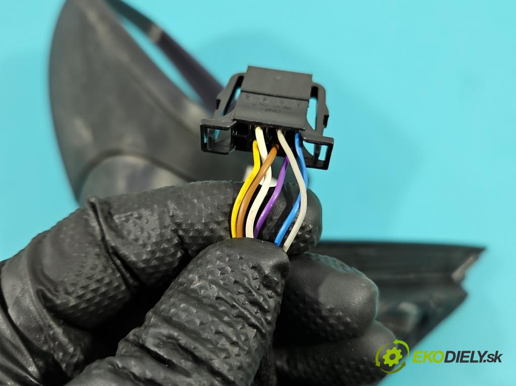 Skoda Fabia III 2014- 2021 1.0 TSI 95 HP manual 70 kW 999 cm3 5- zrkadlo ľavé  (Kľučka dverí ostatné)