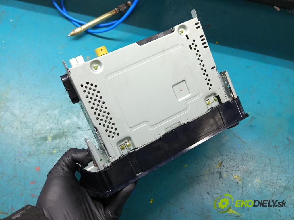 Skoda Fabia III 2014- 2021 1.0 TSI 95 HP manual 70 kW 999 cm3 5- Radio originál 6V0035871J