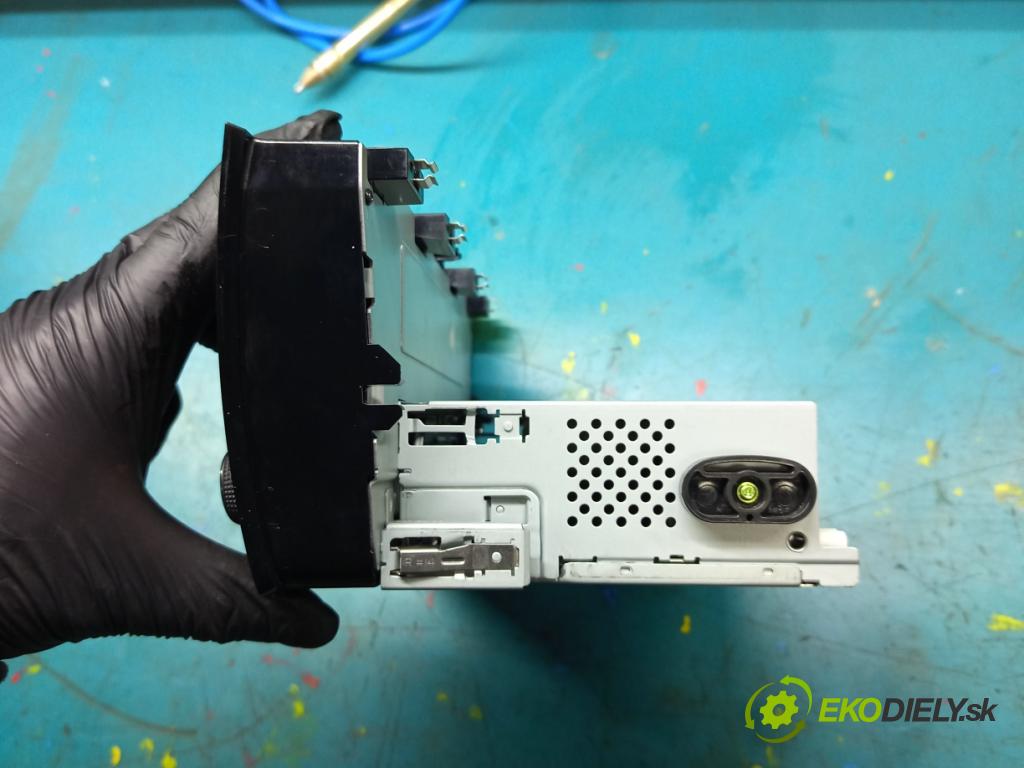 Skoda Fabia III 2014- 2021 1.0 TSI 95 HP manual 70 kW 999 cm3 5- Radio originál 6V0035871J