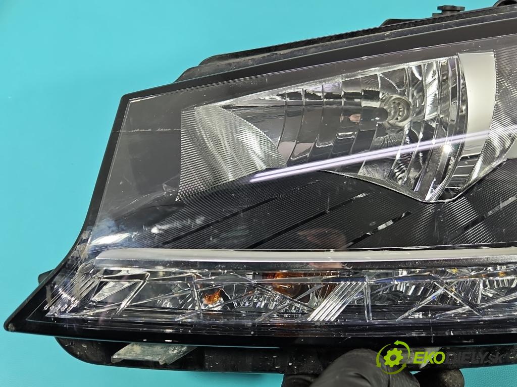 Skoda Fabia III 2014- 2021 1.0 TSI 95 HP manual 70 kW 999 cm3 5- Reflektor: ľavý 6V1941015D (Kľučka dverí ostatné)