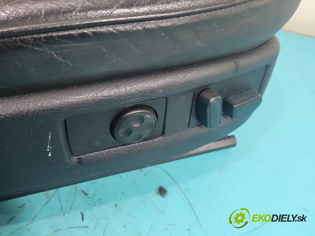 Audi A8 D2 1994-2002 3.7 V8 230 hp automatic 169 kW 3697 cm3 4- Sedadlo pravý  (Sedadlo)