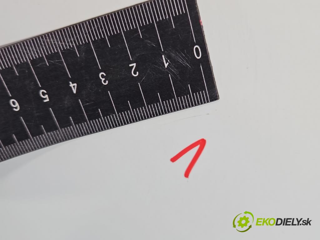 Skoda Fabia III 2014- 2021 1.0 TSI 95 HP manual 70 kW 999 cm3 5- dvere zadné pravé  (Kľučka dverí ostatné)