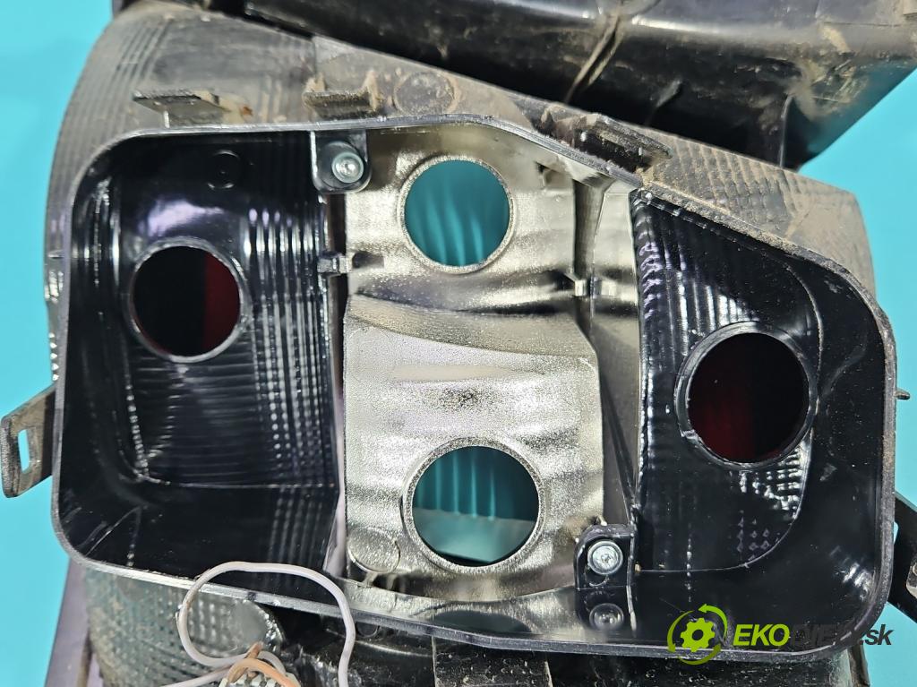 Skoda Fabia III 2014- 2021 1.0 TSI 95 HP manual 70 kW 999 cm3 5- svetlo / reflektor zadné ľavé 6V6945111 (Kľučka dverí ostatné)