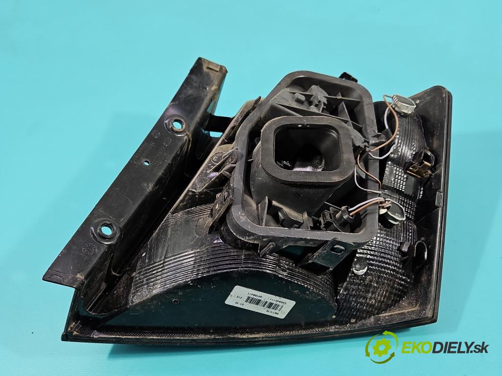 Skoda Fabia III 2014- 2021 1.0 TSI 95 HP manual 70 kW 999 cm3 5- svetlo / reflektor zadné ľavé 6V6945111 (Kľučka dverí ostatné)