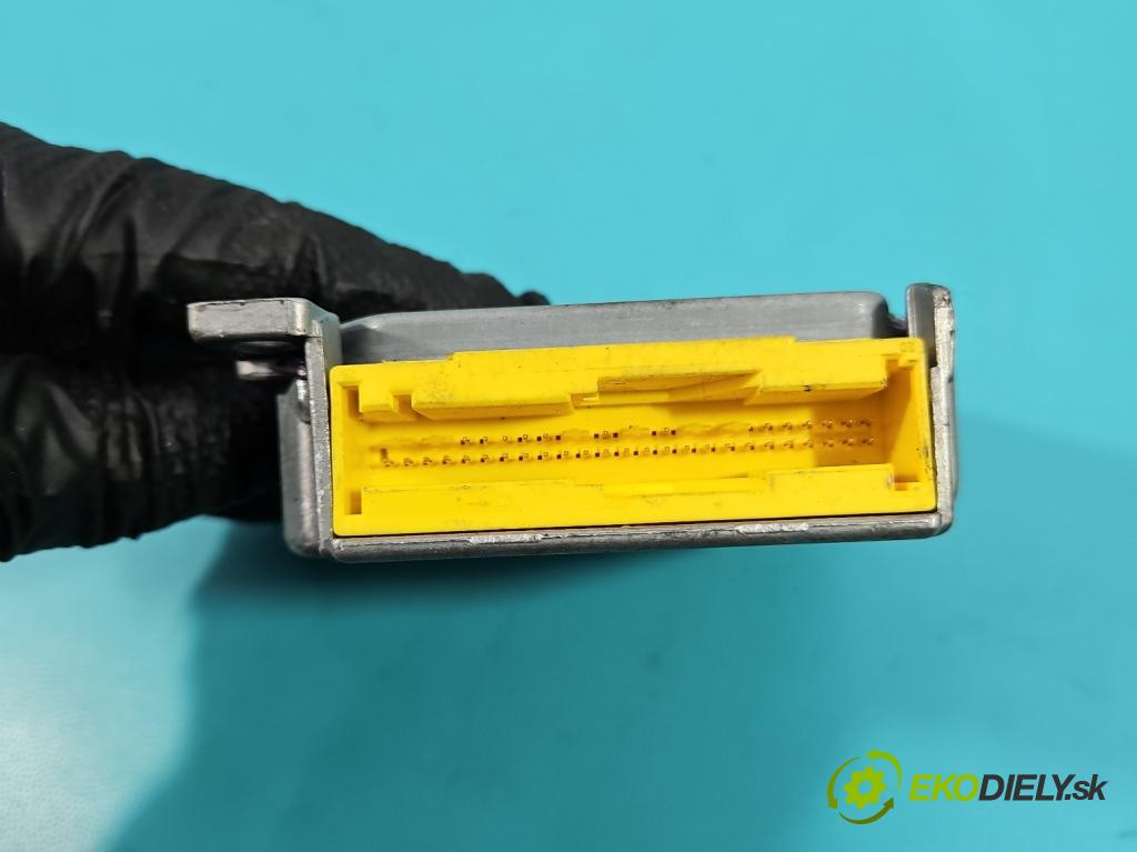 Audi A8 D2 1994-2002 3.7 V8 230 HP automatic 169 kW 3697 cm3 4- riadiaca jednotka vankúše: 4D0959655E