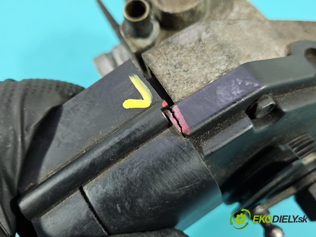 Audi A8 D2 1994-2002 3.7 V8 230 hp automatic 169 kW 3697 cm3 4- škrticí klapka 077133063AP (Škrticí klapka)