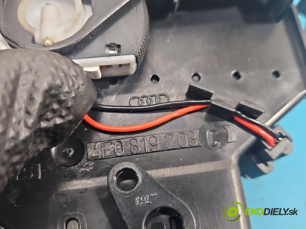 Audi A6 C6 2004-2011 3.0 tdi 232KM automatic 171 kW 2967 cm3 5- Mřížka: topení 4F1820901D