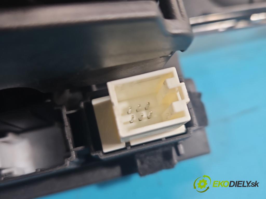 Audi A6 C6 2004-2011 3.0 tdi 232KM automatic 171 kW 2967 cm3 5- Mřížka: topení 4F1820901D