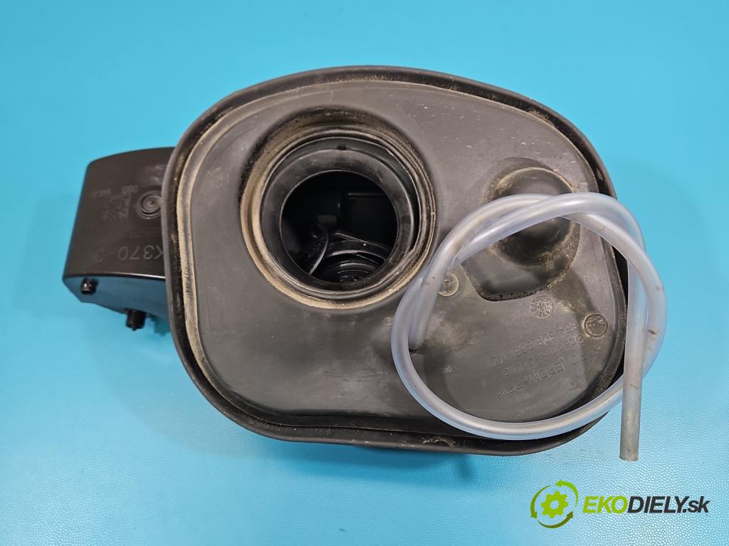 Skoda Kamiq 1.0 TSI 116 hp automatic 85 kW 999 cm3 5- Klapka nalévání paliva (Klika dveří ostatní)