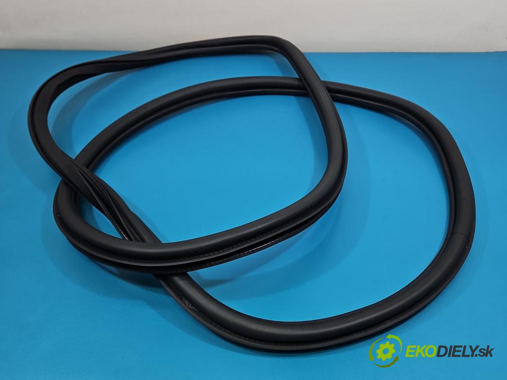 Skoda Kamiq 1.0 TSI 116 hp automatic 85 kW 999 cm3 5- Těsnění: dveře přední levé 658867365B