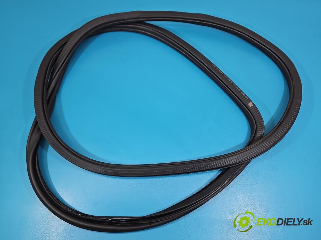 Skoda Kamiq 1.0 TSI 116 hp automatic 85 kW 999 cm3 5- Těsnění: dveře přední levé 658867365B