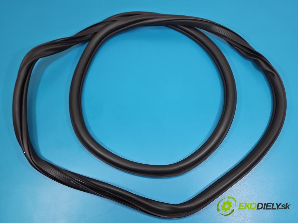 Skoda Kamiq 1.0 TSI 116 hp automatic 85 kW 999 cm3 5- Těsnění: dveře zadní levé 658867367B (Karoserie ostatní)