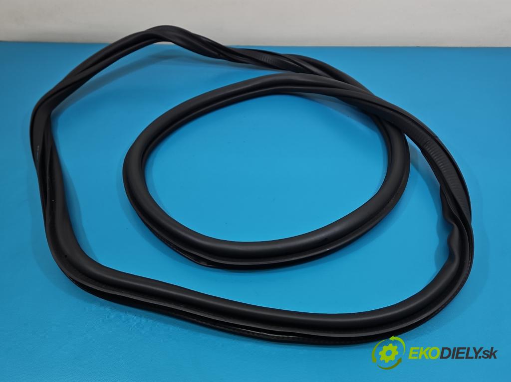 Skoda Kamiq 1.0 TSI 116 hp automatic 85 kW 999 cm3 5- Těsnění: dveře zadní levé 658867367B (Karoserie ostatní)