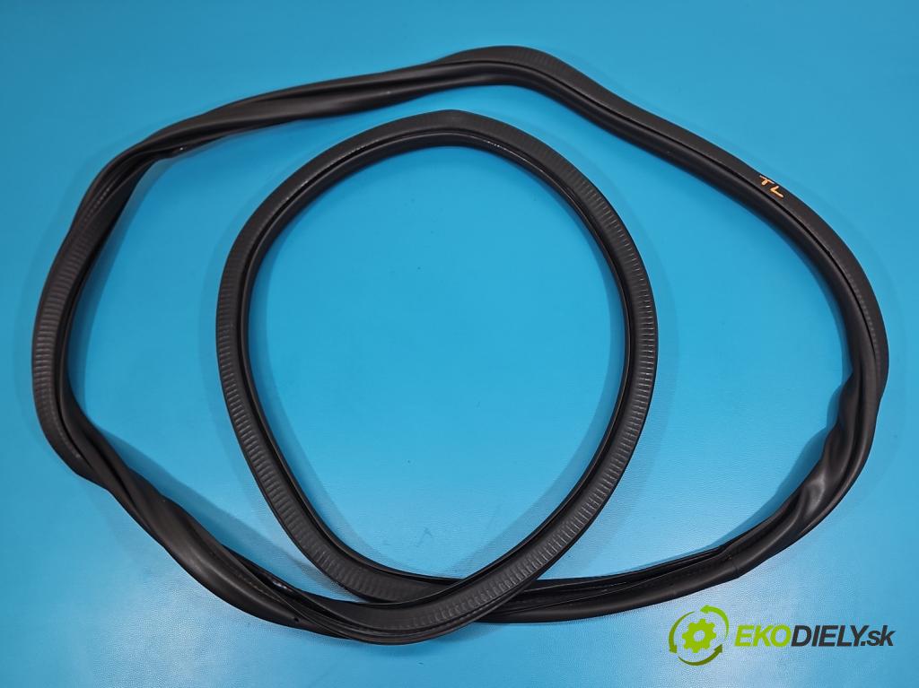 Skoda Kamiq 1.0 TSI 116 hp automatic 85 kW 999 cm3 5- Těsnění: dveře zadní levé 658867367B (Karoserie ostatní)