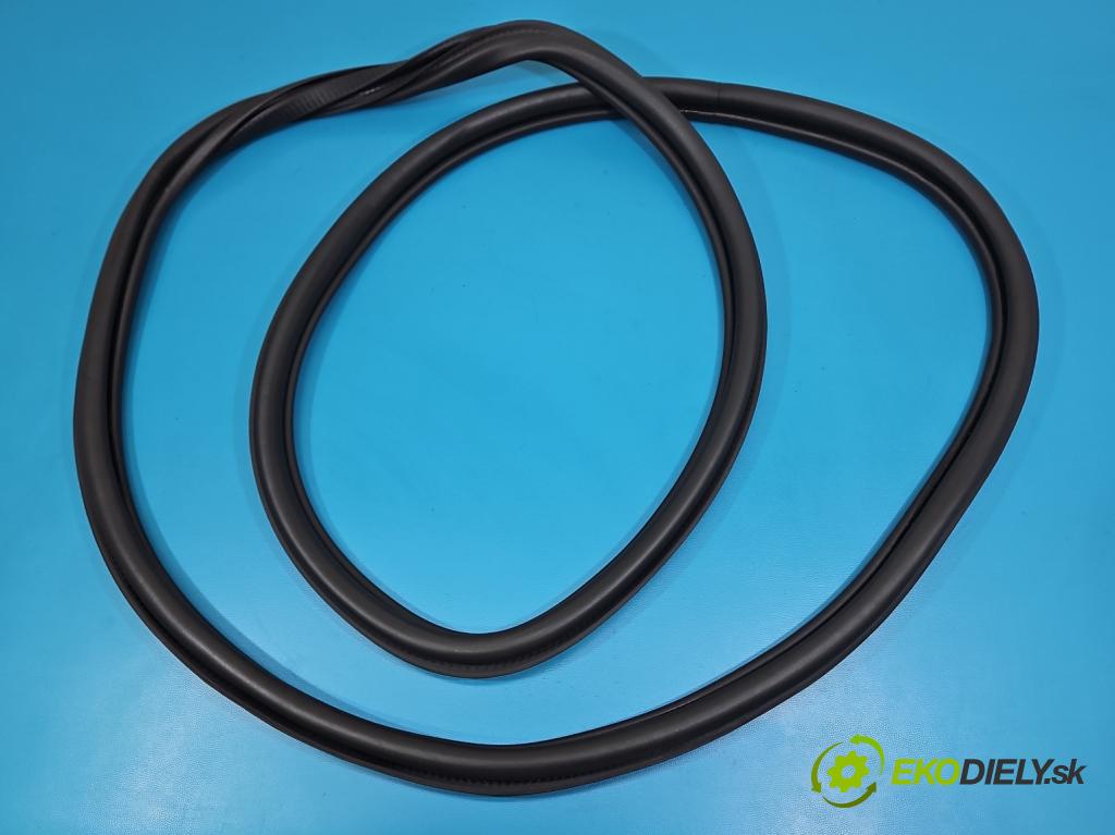 Skoda Kamiq 1.0 TSI 116 hp automatic 85 kW 999 cm3 5- Těsnění: dveře zadní pravé 658867368B (Karoserie ostatní)