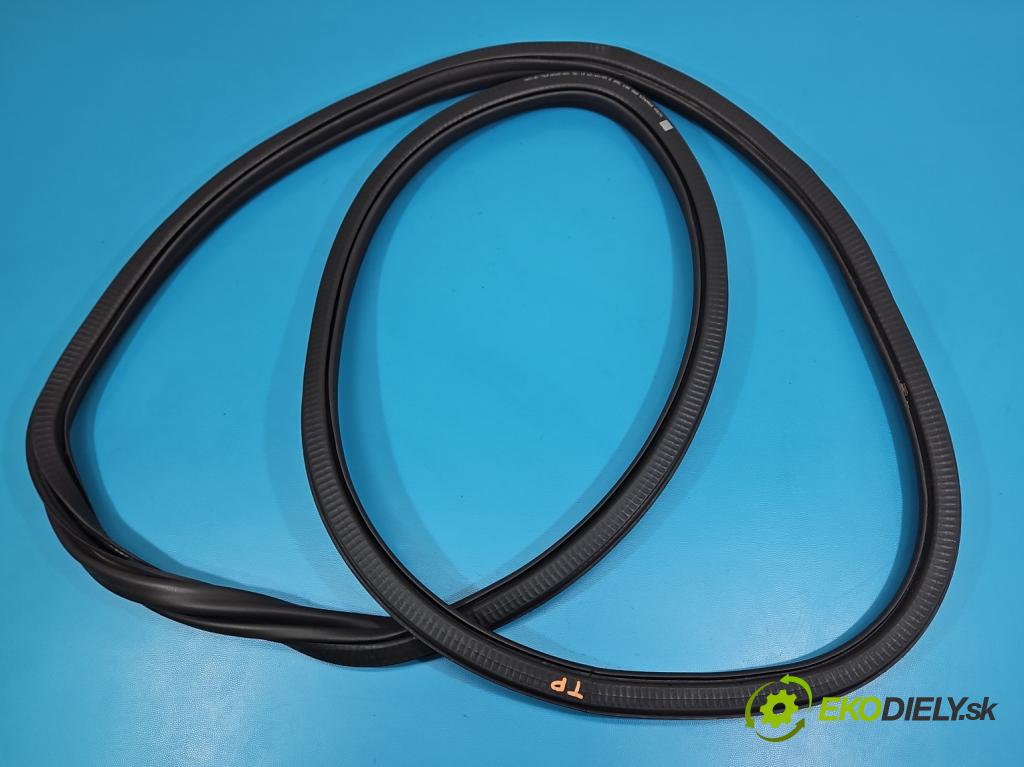 Skoda Kamiq 1.0 TSI 116 hp automatic 85 kW 999 cm3 5- Těsnění: dveře zadní pravé 658867368B (Karoserie ostatní)