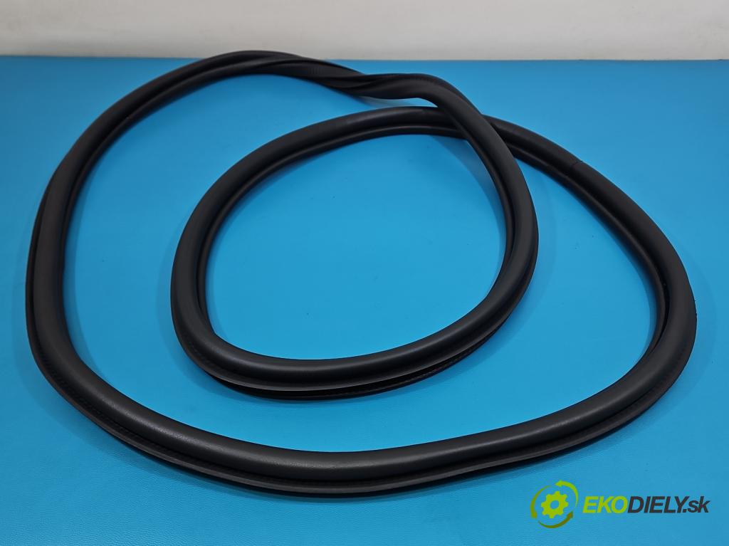 Skoda Kamiq 1.0 TSI 116 hp automatic 85 kW 999 cm3 5- Těsnění: dveře zadní pravé 658867368B (Karoserie ostatní)