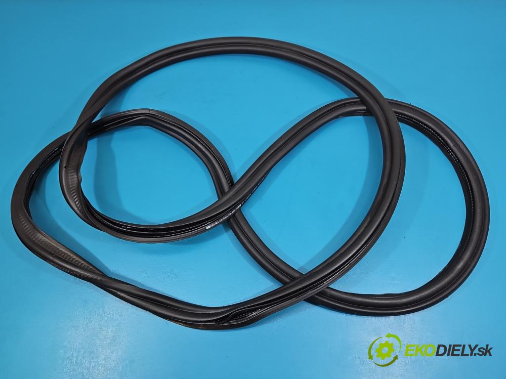 Skoda Kamiq 1.0 TSI 116 hp automatic 85 kW 999 cm3 5- Těsnění: kufrových dveří 658827705