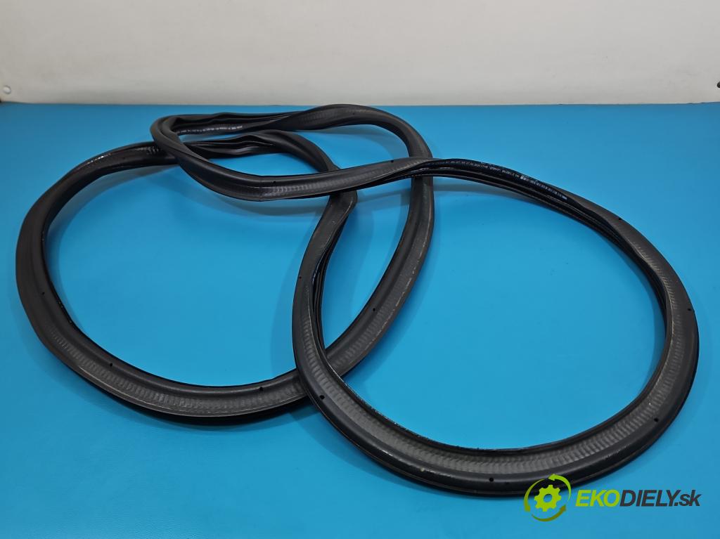 Skoda Kamiq 1.0 TSI 116 hp automatic 85 kW 999 cm3 5- Těsnění: kufrových dveří 658827705