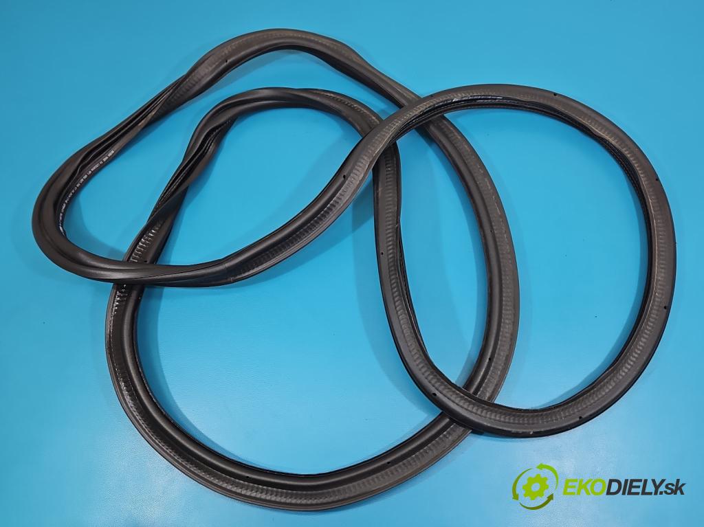 Skoda Kamiq 1.0 TSI 116 hp automatic 85 kW 999 cm3 5- Těsnění: kufrových dveří 658827705